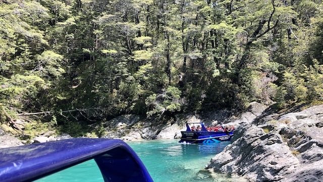 ジェットボートから堪能するグレノーキーの景色3