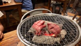 「Nikuzo」の厚切りタン（＄15.9）