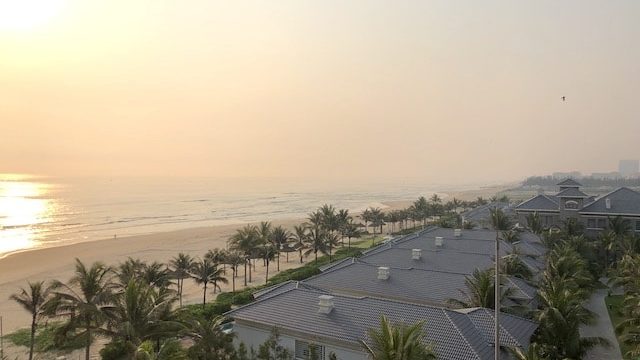 バルコニーからみる夕日